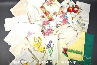 Group of Vintage Table and Kitchen Linens