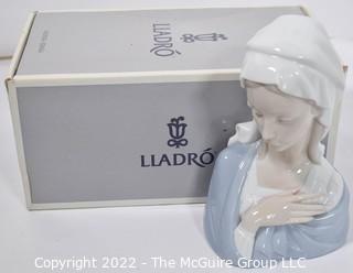 Lladro Spain Large Porcelain Madonna Figure with Box.  8.75" High x 5.50" Wide.