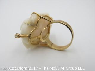 Ladies carved stone ring set in 14k yellow gold; size 7 1/4; 16g; #1241 