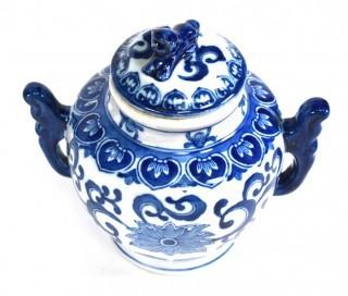 Blue & White Chinese Porcelain Ginger Jar with Chop Mark. Measures 8"T