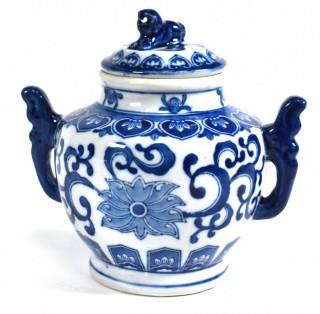 Blue & White Chinese Porcelain Ginger Jar with Chop Mark. Measures 8"T