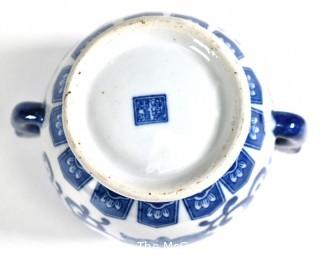 Blue & White Chinese Porcelain Ginger Jar with Chop Mark. Measures 8"T