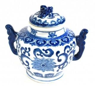 Blue & White Chinese Porcelain Ginger Jar with Chop Mark. Measures 8"T