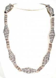 Silver Tone Bead Necklace. 