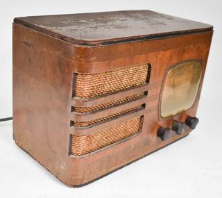 Vintage Standard Broadcast Shortwave Tube Radio 