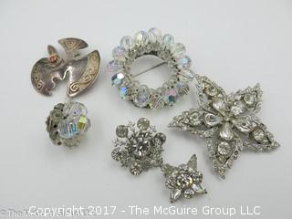 Collection of brooches -#1328