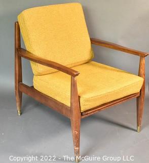 Vintage Mid Century Modern Walnut Spindle Back Armchair Made By Tell City Chair Company, Indiana . 