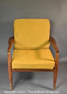 Vintage Mid Century Modern Walnut Spindle Back Armchair Made By Tell City Chair Company, Indiana . 