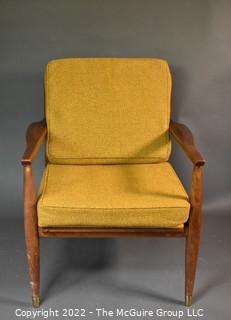 Vintage Mid Century Modern Walnut Spindle Back Armchair Made By Tell City Chair Company, Indiana . 