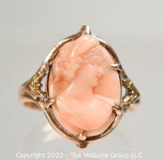 Antique Pink Shell Cameo Ring in 14kt Yellow Gold. Size 5