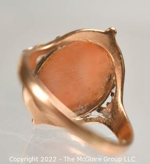 Antique Pink Shell Cameo Ring in 14kt Yellow Gold. Size 5