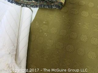 Sets of various linens (placemats)