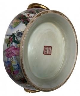 Chinese Export Porcelain Gilt Rose Medallion Tureen with Underplate