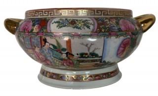 Chinese Export Porcelain Gilt Rose Medallion Tureen with Underplate