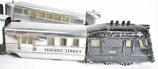 Four (4) Pieces Lionel "O" Gauge 616 Flying Yankee Passenger Train Set in Chrome and Black.616- 617- 617- 618
