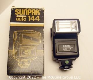 Sunpack Auto 144 flash attachment in box