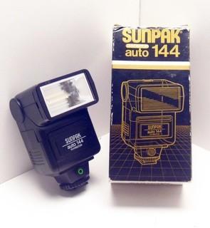 Sunpack Auto 144 flash attachment in box