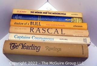 Selection of mixed year children's books most with dust jackets: Cleary, etc