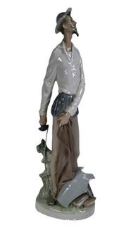 12"T Don Quixote Standing Up Lladro Glazed Porcelain Figurine. 