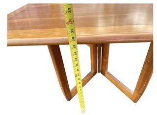 40 x 66 x 30"T Mid-Century Modern Gate Leg Dining Table.