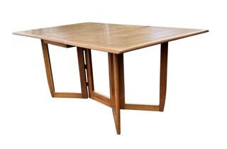 40 x 66 x 30"T Mid-Century Modern Gate Leg Dining Table.