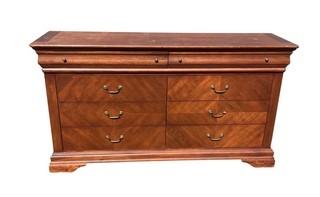 Mahogany Eight (8) Drawer Dresser or Chest by Collezione Europa.  66W x 18.5D x 36"T 