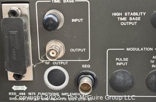 HP 8657B 100 kHz to 2060 MHz Synthesized Signal Generator