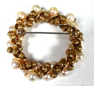 Fresh Water Pearls in Gold Beaded Circle Surround Brooch