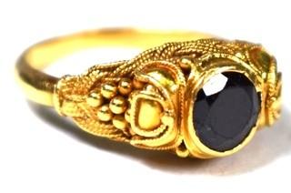 Victorian 22kt Yellow Gold Ring with Inset Garnet Stone Size 5