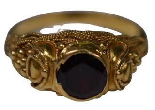 Victorian 22kt Yellow Gold Ring with Inset Garnet Stone Size 5