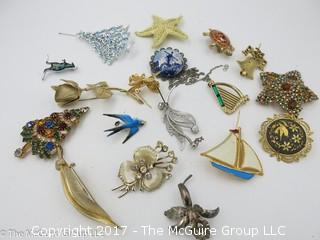 Assortment including ladies pins and brooches #1453