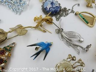 Assortment including ladies pins and brooches #1453