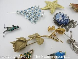 Assortment including ladies pins and brooches #1453