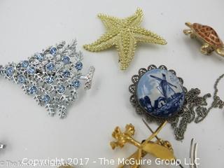 Assortment including ladies pins and brooches #1453