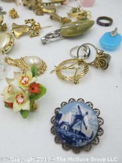 Assortment of costume jewelry #1456