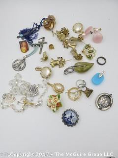 Assortment of costume jewelry #1456