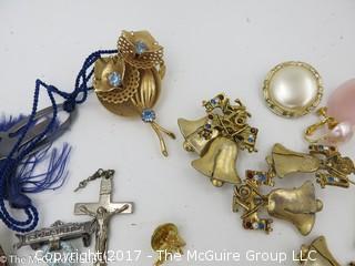 Assortment of costume jewelry #1456