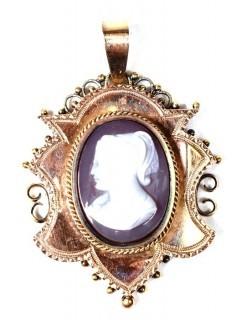 18K Gold Historicism Pendant With Cut Layered Agate Cameo. 4 grams 