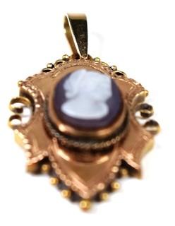 18K Gold Historicism Pendant With Cut Layered Agate Cameo. 2 grams 