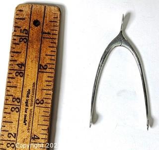 Gorham Wishbone Sterling Silver Hinged Sugar Tongs Nips.  13 grams. 