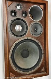 Vintage 4-Way Speakers: SANSUI SP2000 : 15" x 25 3/4" x 12 3/4" 45lb@