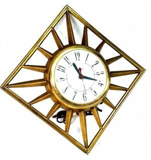 Mid Century Metal Electric Wall Clock. Model 81. United Clock Corp. Brooklyn NY