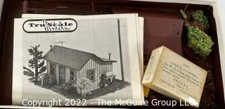 Vintage H-O Scale Model Building Pieces and Graphics