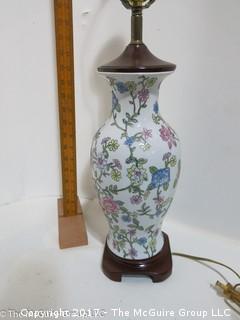 Ceramic table lamp with Asian motif