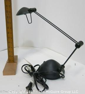 Articulating desk lamp 