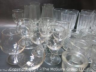 Collection of glassware 