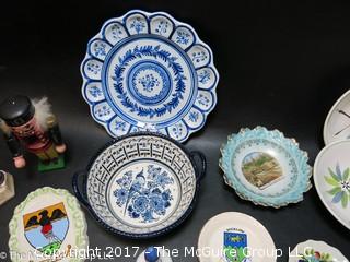 Collection of mostly ceramics, including Delft bell