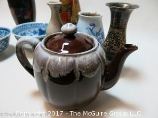 Collection including glazed tea pot and lacquered vase 