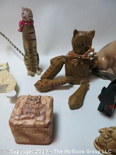 Assortment of feline figurines 