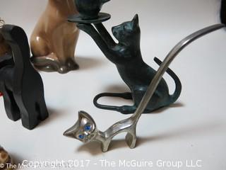 Assortment of feline figurines 